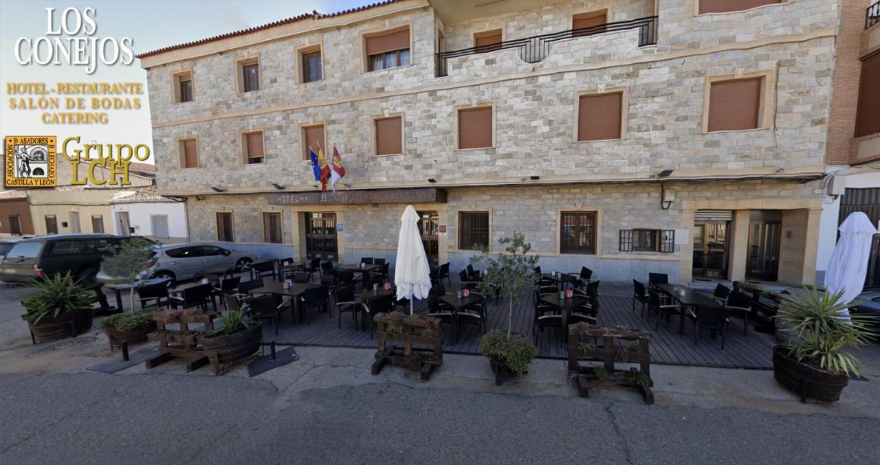 Hotel Los Conejos Mora Exterior photo