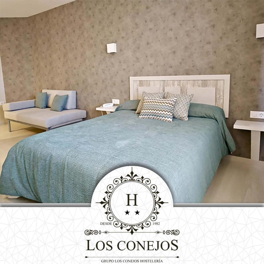 Hotel Los Conejos Mora Exterior photo